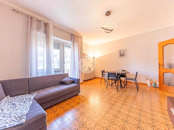 Appartamento quadrilocale in vendita in Via Castroregio, Roma