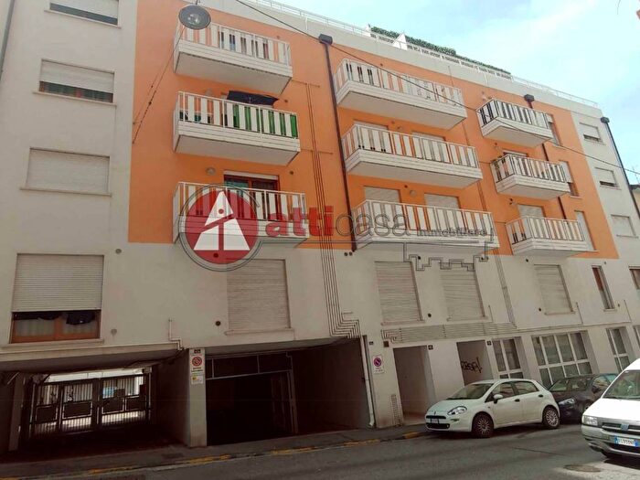 Appartamento monolocale in affitto in Via Pio Riego Gambini, Largo Barriera Ospedale Maggiore, Trieste
