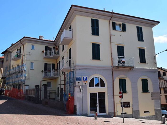 Appartamento trilocale in affitto in Piazza San Francesco, Centro, Luino