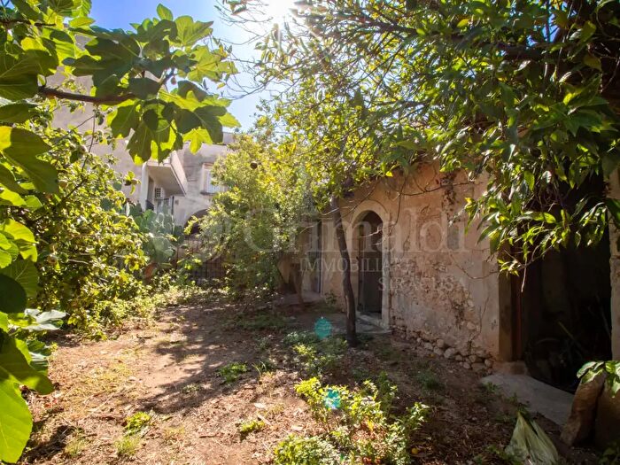 Casa con 7 locali in vendita in Via Giusti, Avola