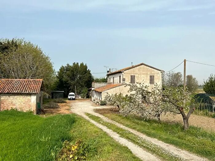 Casa con 8 locali in vendita in Via Rubicone Sinistra, Savignano Sul Rubicone