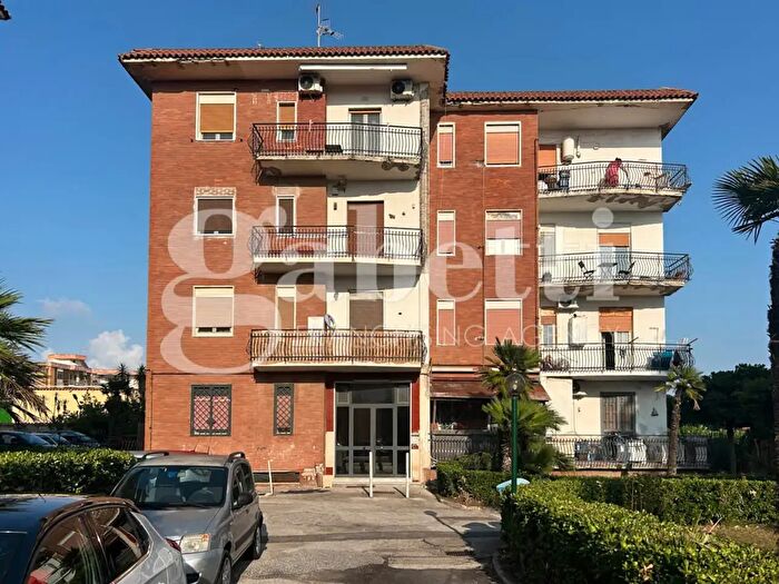 Appartamento quadrilocale in vendita in Via Staffetta, Giugliano In Campania