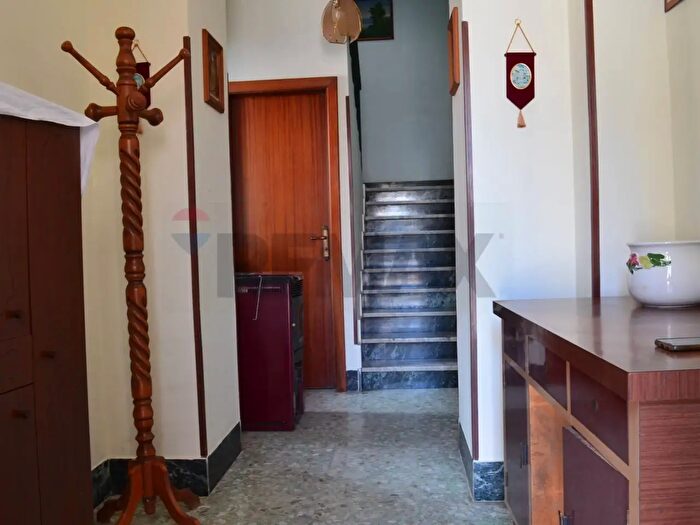 Casa con 7 locali in vendita in Reino