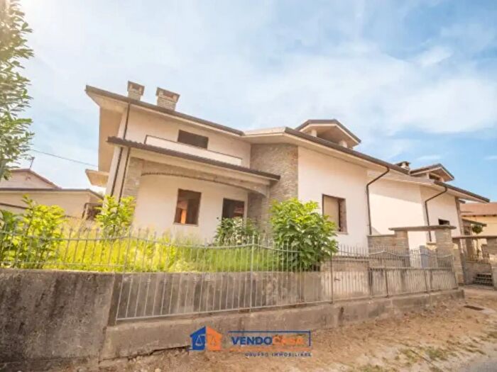 Casa con 6 locali in vendita in Via Camillo Benso di Cavour, Bagnolo Piemonte
