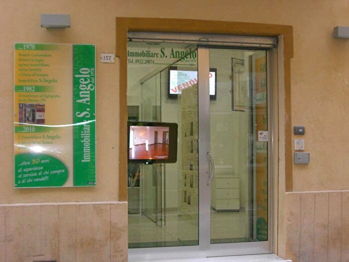 Casa quadrilocale in vendita in Via degli Imperatori, Agrigento
