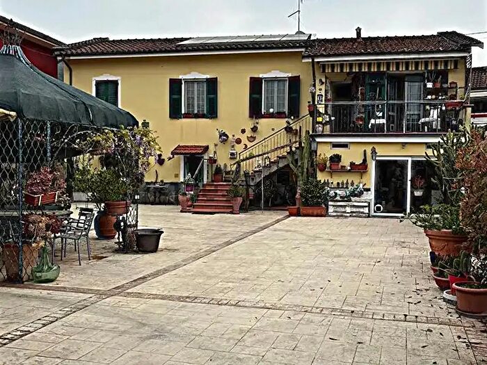 Casa con 5 locali in vendita in Brugnato