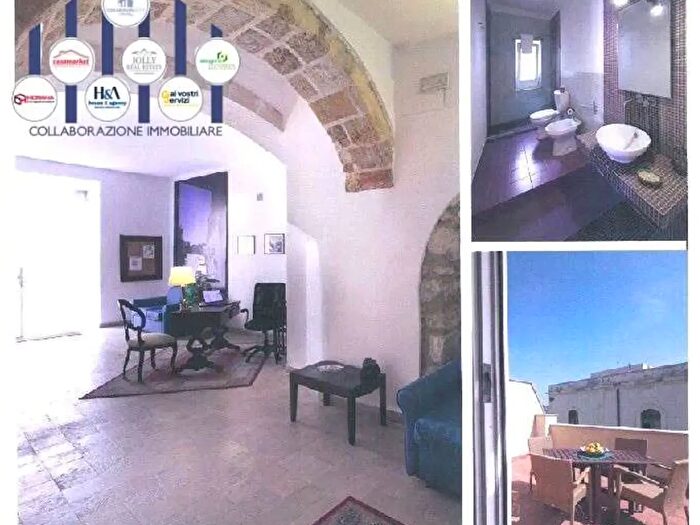 Casa con 18 locali in vendita in Siracusa