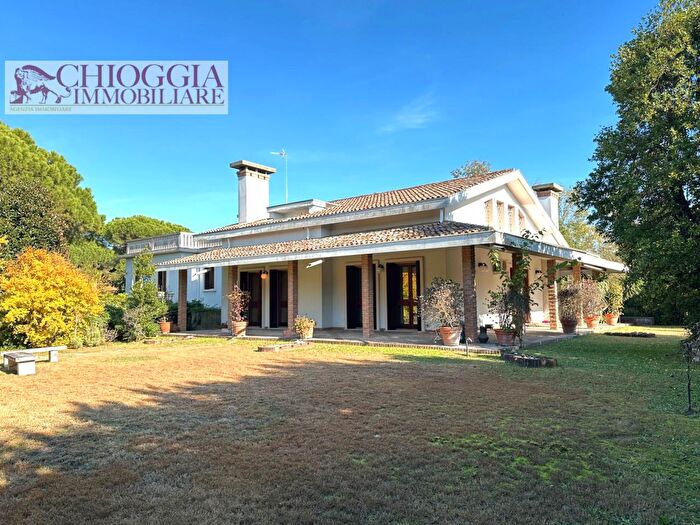 Casa con 7 locali in vendita in Via Torino, Porto Viro