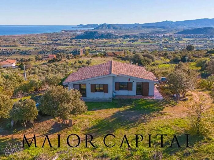 Casa con 8 locali in vendita in Posada