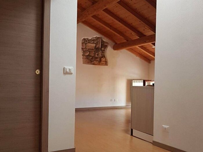 Casa bilocale in affitto in Piazza Roma, Centro, Buttapietra