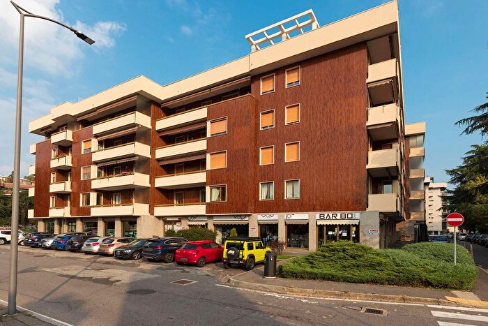 Appartamento quadrilocale in vendita in Via Sanvito Silvestro, Varese