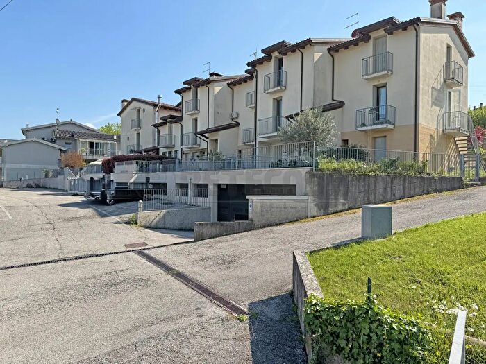 Appartamento quadrilocale in vendita in Via Bregonza, Brogliano