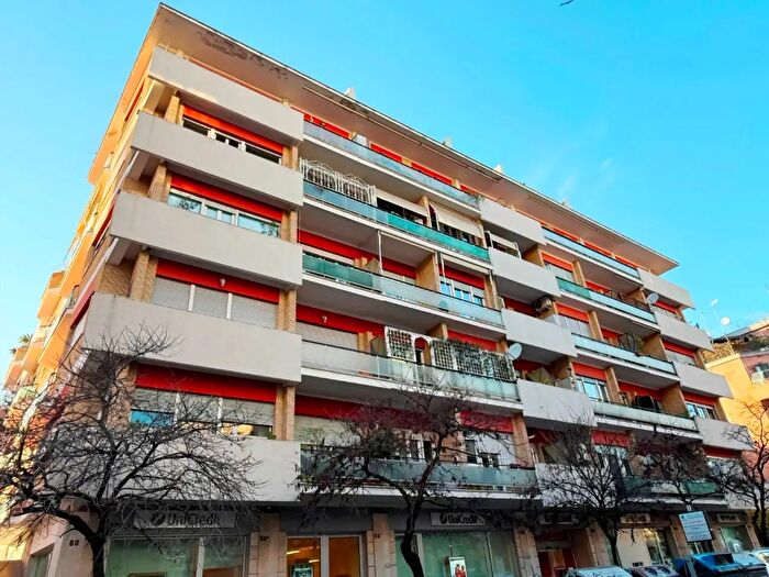 Appartamento quadrilocale in vendita in Via Giacinto Carini, Roma