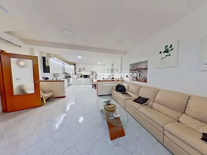 Casa quadrilocale in vendita in Via aManzoni, Triggiano