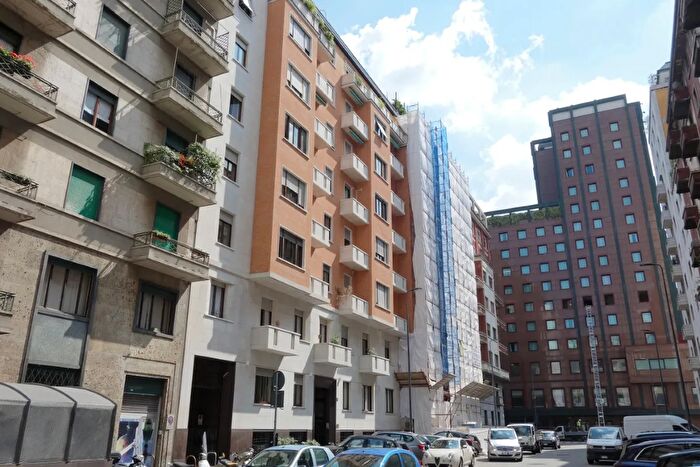 Appartamento trilocale in vendita in Via Franchetti, Milano