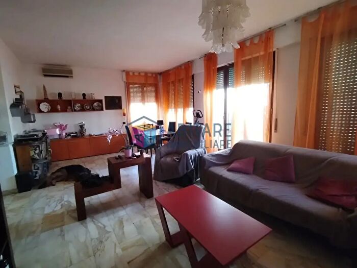 Appartamento con 5 locali in vendita in Livorno