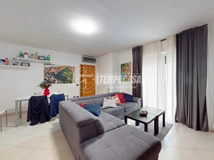 Appartamento quadrilocale in vendita in Via Giuseppe di Vittorio Luna, Gricignano Di Aversa