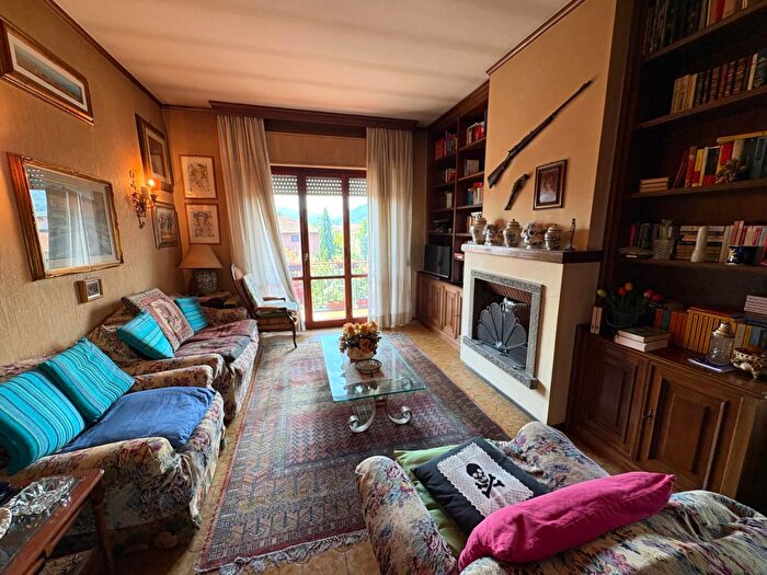 Appartamento con 5 locali in vendita in Lucca