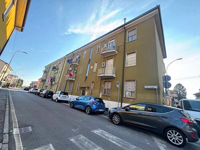 Appartamento trilocale in affitto in Via Alcide De Gasperi, Melegnano