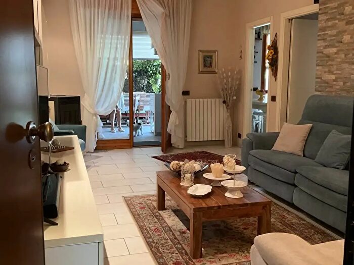 Appartamento con 5 locali in vendita in Viareggio