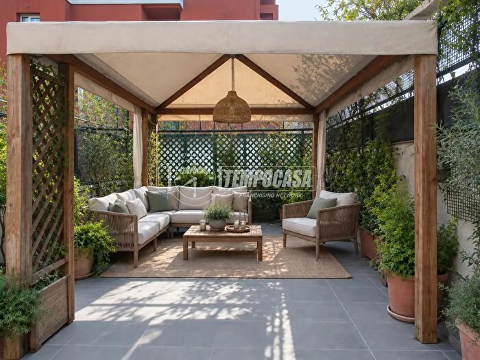 Appartamento trilocale in vendita in Via Petrella, Milano