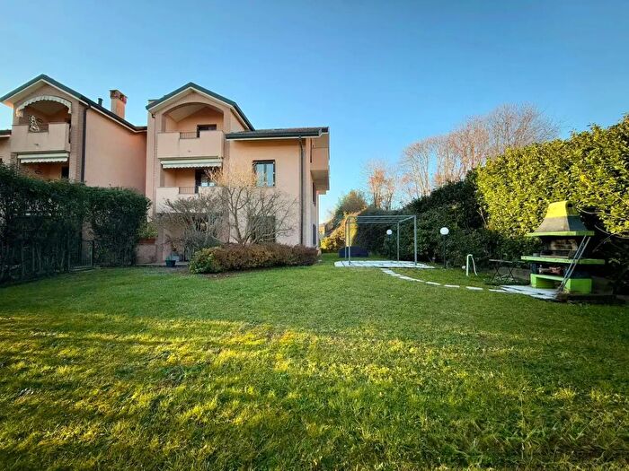 Appartamento trilocale in vendita in Via Silvio Pellico, Bernareggio