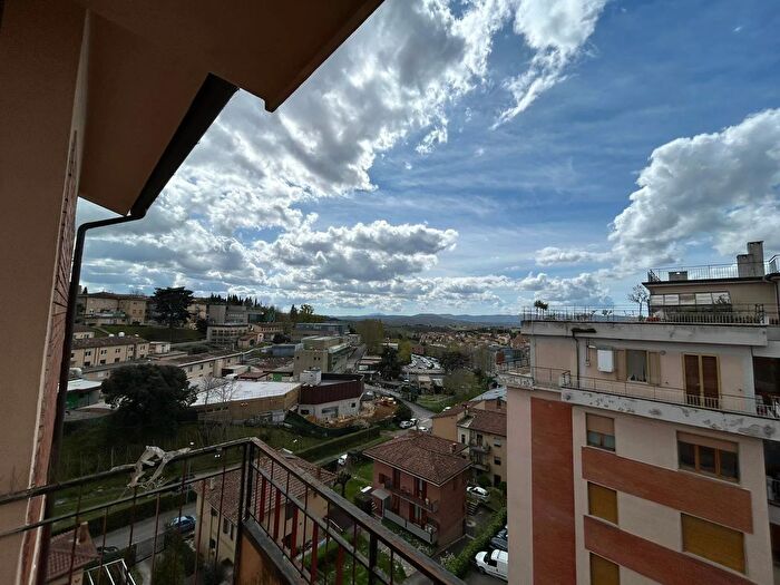 Appartamento con 8 locali in vendita in Siena