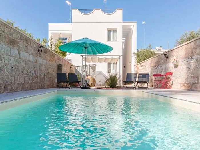 Casa con 8 locali in vendita in Via Pietro Toselli, Surbo