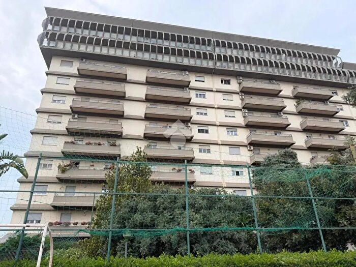 Appartamento con 5 locali in vendita in Viale Regione Siciliana, Palermo
