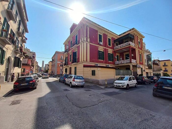 Appartamento trilocale in affitto in Via Eurialo, Bagnoli, Napoli