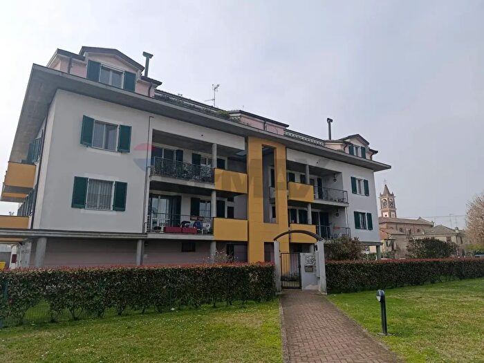 Appartamento trilocale in vendita in Piazza Verdi, San Martino Siccomario