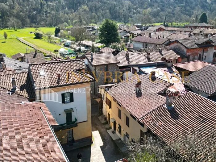 Casa trilocale in vendita in Cuveglio