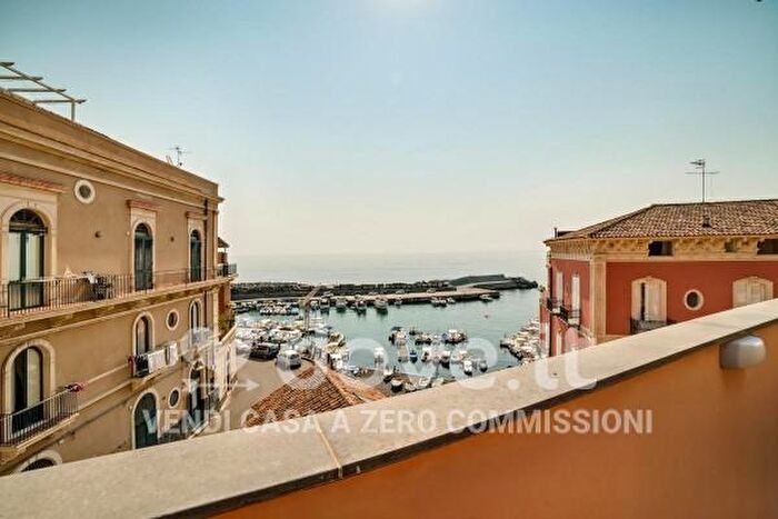 Casa con 6 locali in vendita in Via Scalo Grande, Acireale