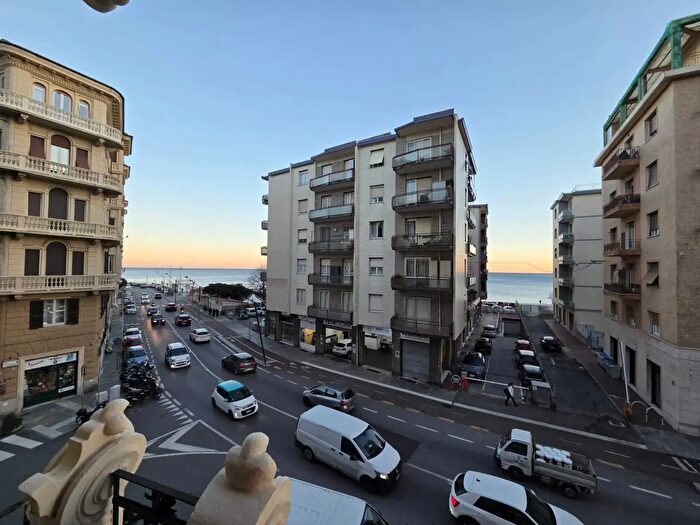 Appartamento trilocale in vendita in Via Giuseppe Saredo, Savona
