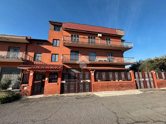 Appartamento quadrilocale in vendita in Via Bortigali, Roma