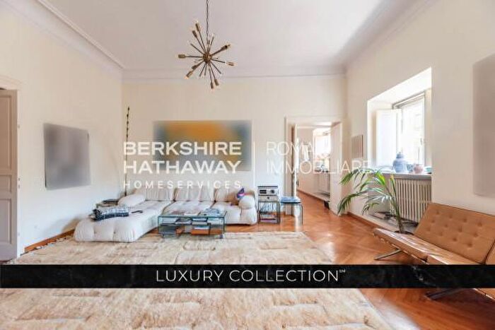 Appartamento con 6 locali in vendita in Piazza Farnese, Roma