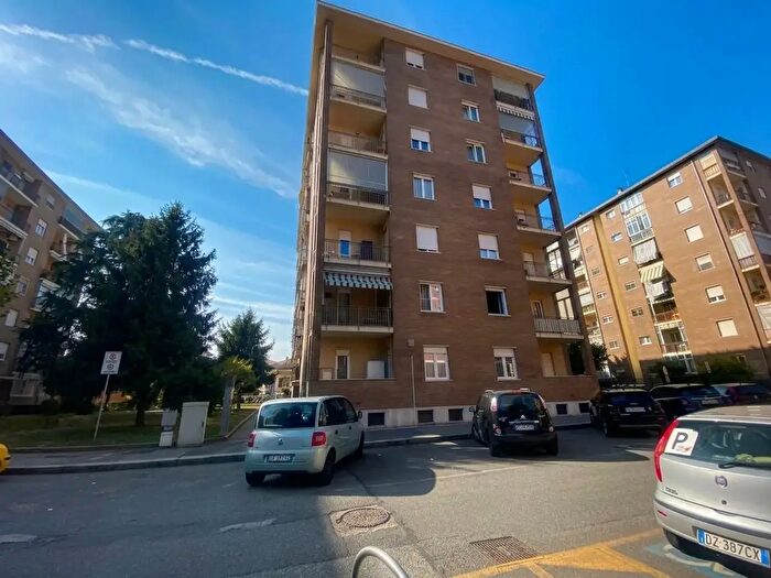 Appartamento trilocale in vendita in Via Pomaretto a, Torino