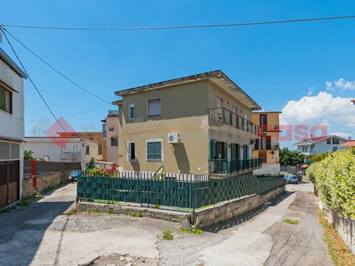 Appartamento trilocale in vendita in Via Farina, Ercolano