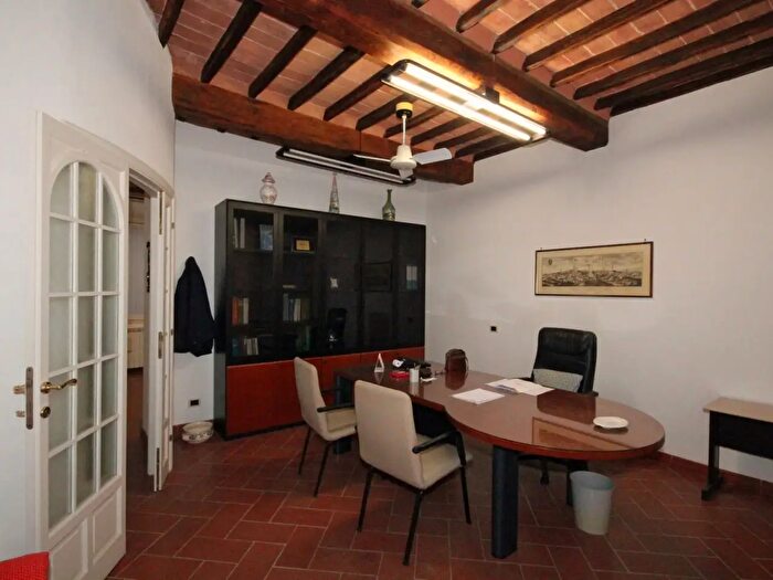 Appartamento con 5 locali in vendita in Via dei Montanini, Siena