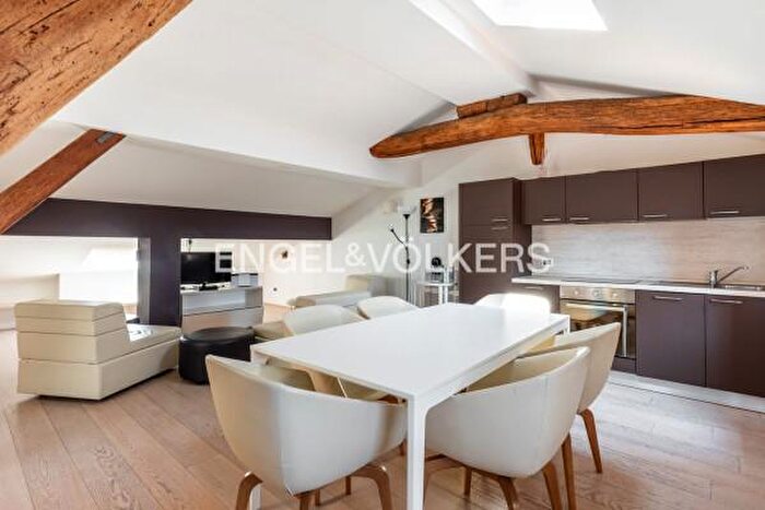 Appartamento trilocale in vendita in Via Pescherie Vecchie, Bologna