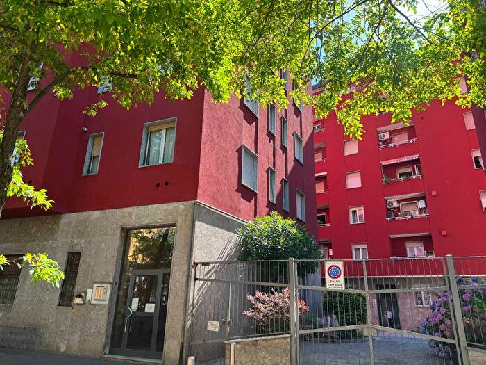 Appartamento trilocale in affitto in Via Tavazzano, Certosa, Milano