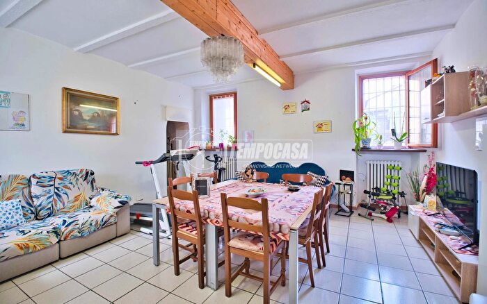 Appartamento trilocale in vendita in Via Braia, Biandrate