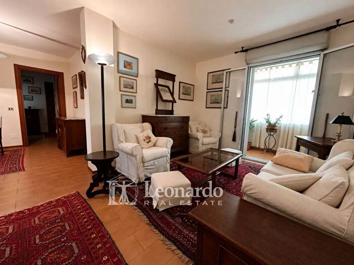 Appartamento con 5 locali in vendita in Via Filzi, Viareggio