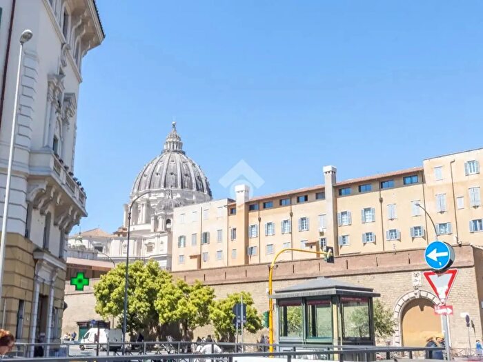 Appartamento trilocale in vendita in Via delle Fornaci, Roma