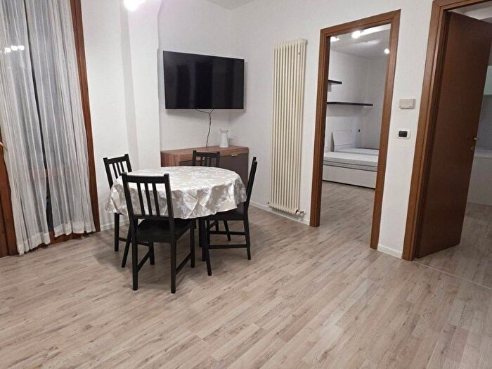 Appartamento trilocale in affitto in Via Mascarella, Irnerio, Bologna