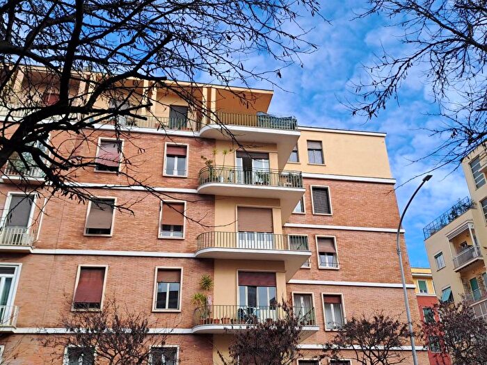 Appartamento quadrilocale in affitto in Via Gallia, San Giovanni, Roma