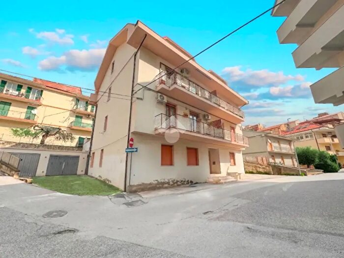 Appartamento trilocale in vendita in Via Salvatore Cutelli, Chieti