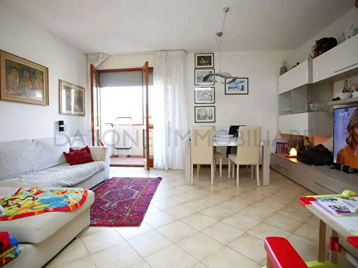 Appartamento con 5 locali in vendita in Via Bonascola, Carrara