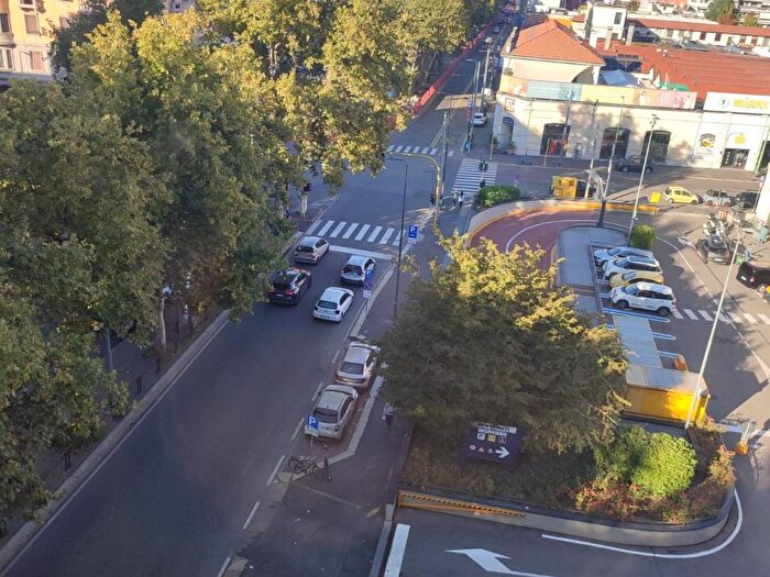 Appartamento trilocale in affitto in Lodi Brenta, Milano