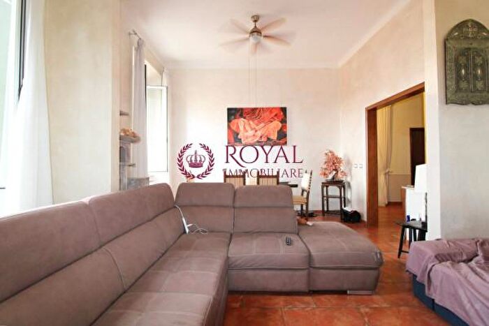 Appartamento con 6 locali in vendita in Via dei Funaioli, Livorno